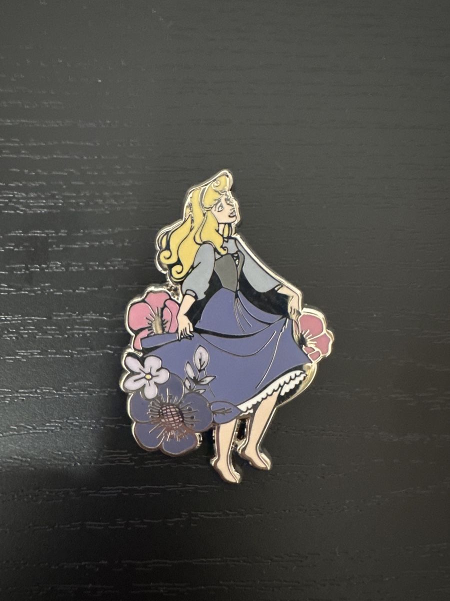 Placchette & Badge: Loungefly - Aurora Disney Pin – Nuovo (secondo la descrizione) da wynigen venduto da Birnenmus