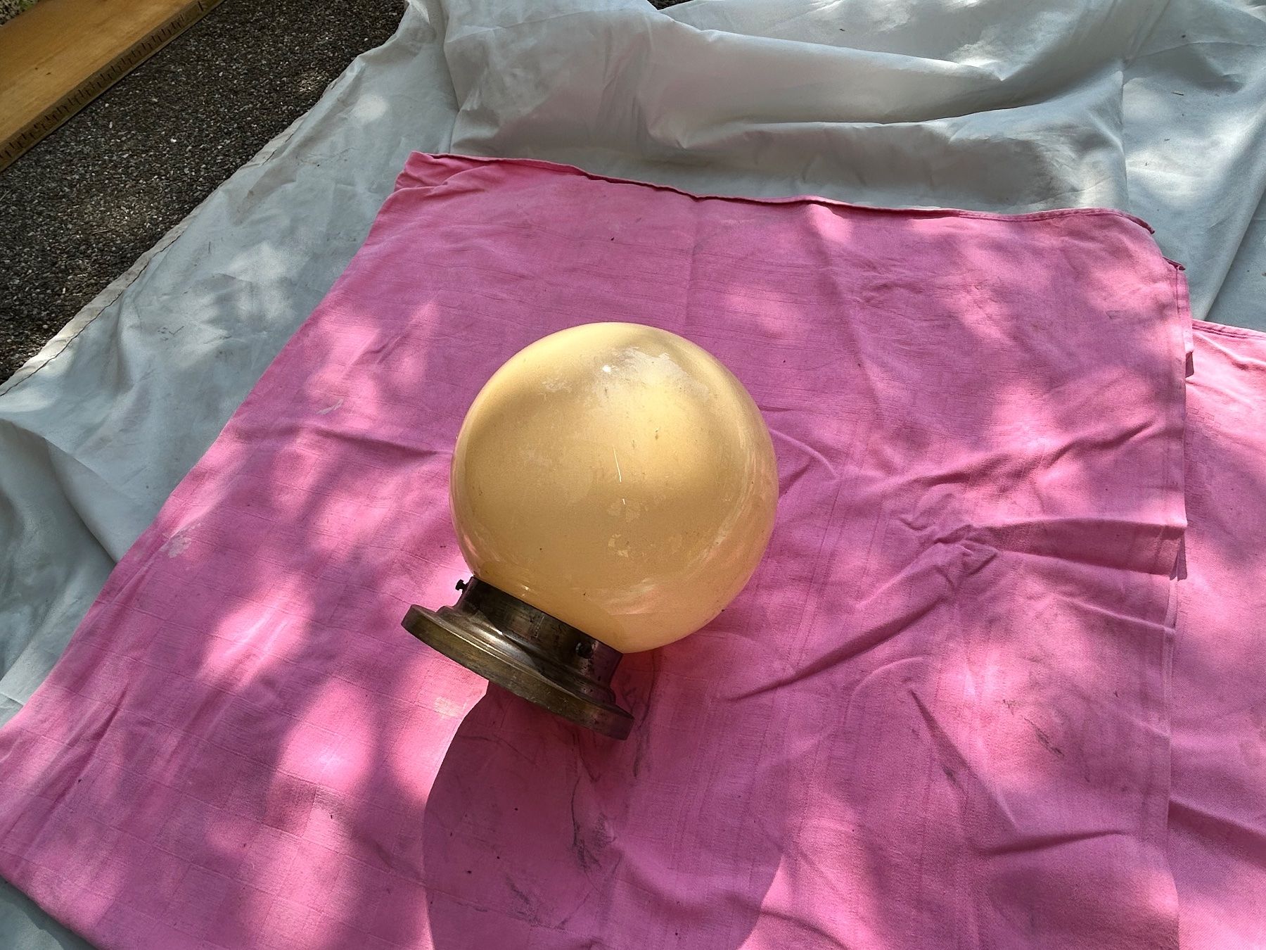 Lampade: Antike schöne Kugel Lampe mit Metallfassung – Usato da Bremgarten b. Bern venduto da Thermes 3
