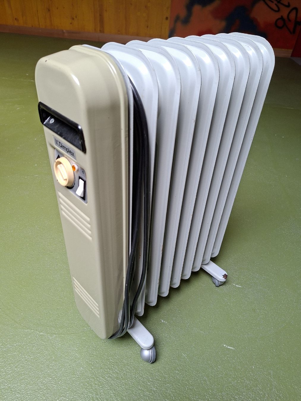 Radiatori: Dimplex Elektro Heizkörper mobile Farbe beige gebraucht. – Usato da Meikirch venduto da chrigeli06 2