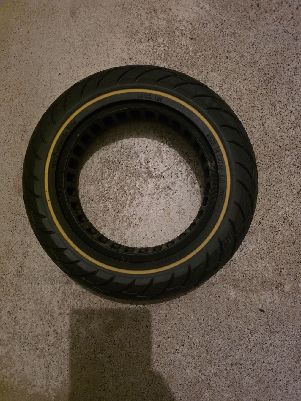 Elektromobile: Reifen neu und originalverpackt – Neu (gemäss Beschreibung) aus Cordast von ron_r65s