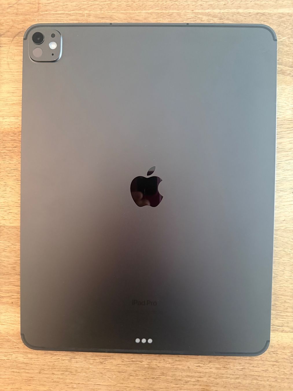 Apple Tablet PC: iPad Pro 13", 256GB, Wifi & Cellular inkl. Magic Keyboard – Usato da Zürich venduto da oli_rbv6 2