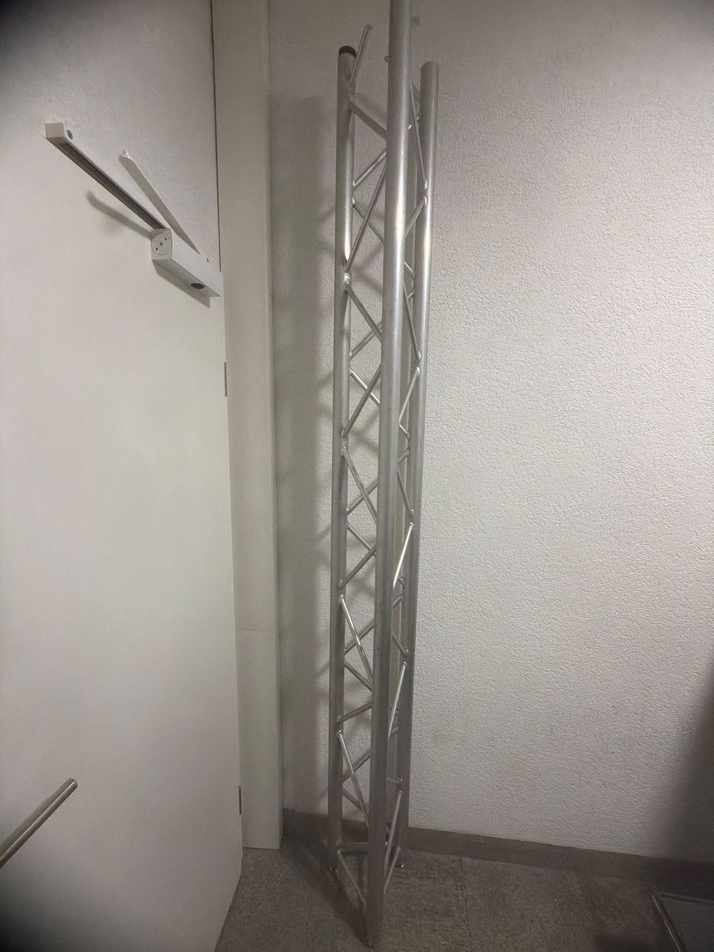 Truss: Alu Traverse ca 2.65 m Dreieckig – Gebraucht aus Gebenstorf von nic_c2zr