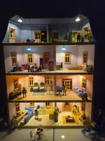 grosses Playmobilhaus mit Licht und Zusatzetage, 70 Männchen