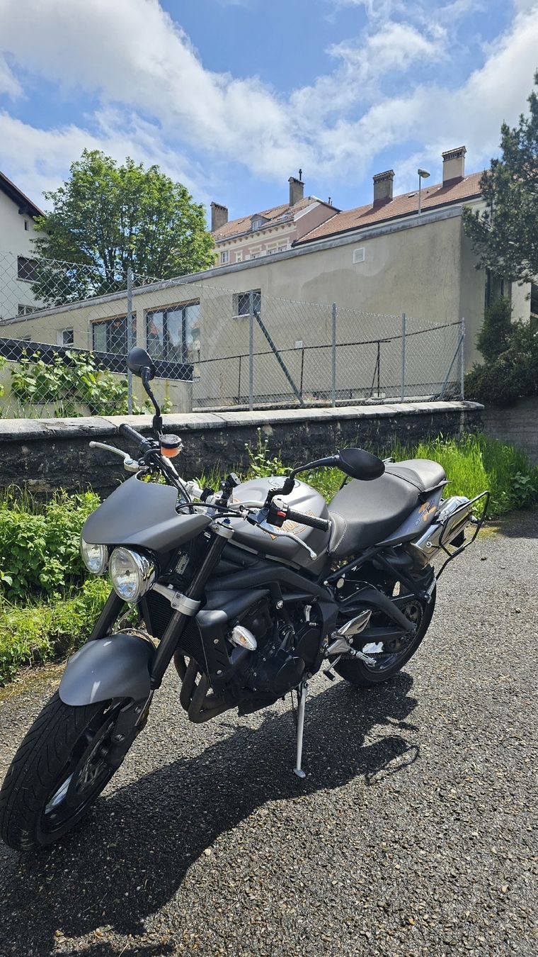 Strada: Triumph Street Triple 675 R – Usato da La Chaux-de-Fonds venduto da little_bubble 8