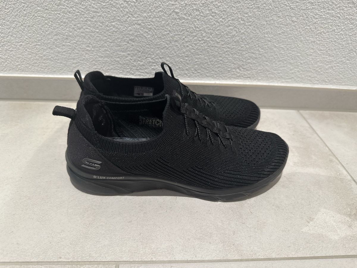Skechers Scarpe da donna: Schwarze Skechers Schuhe, Grösse 39 – Usato da Zug venduto da Hehe
