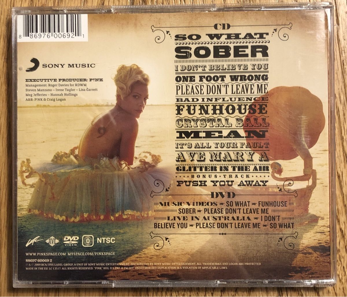 CD: P!NK Funhouse Tour Edition CD+DVD – Usato da Hinwil venduto da anj_w882 1