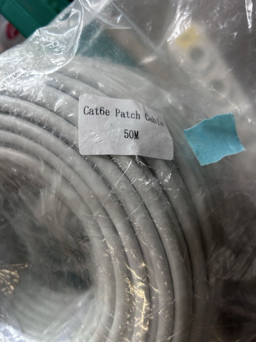 Câbles: Netzwerkkabel Cat6e Patch Kabel 50M neu – Neuf avec emballage d'origine à Wald ZH par Peedeb