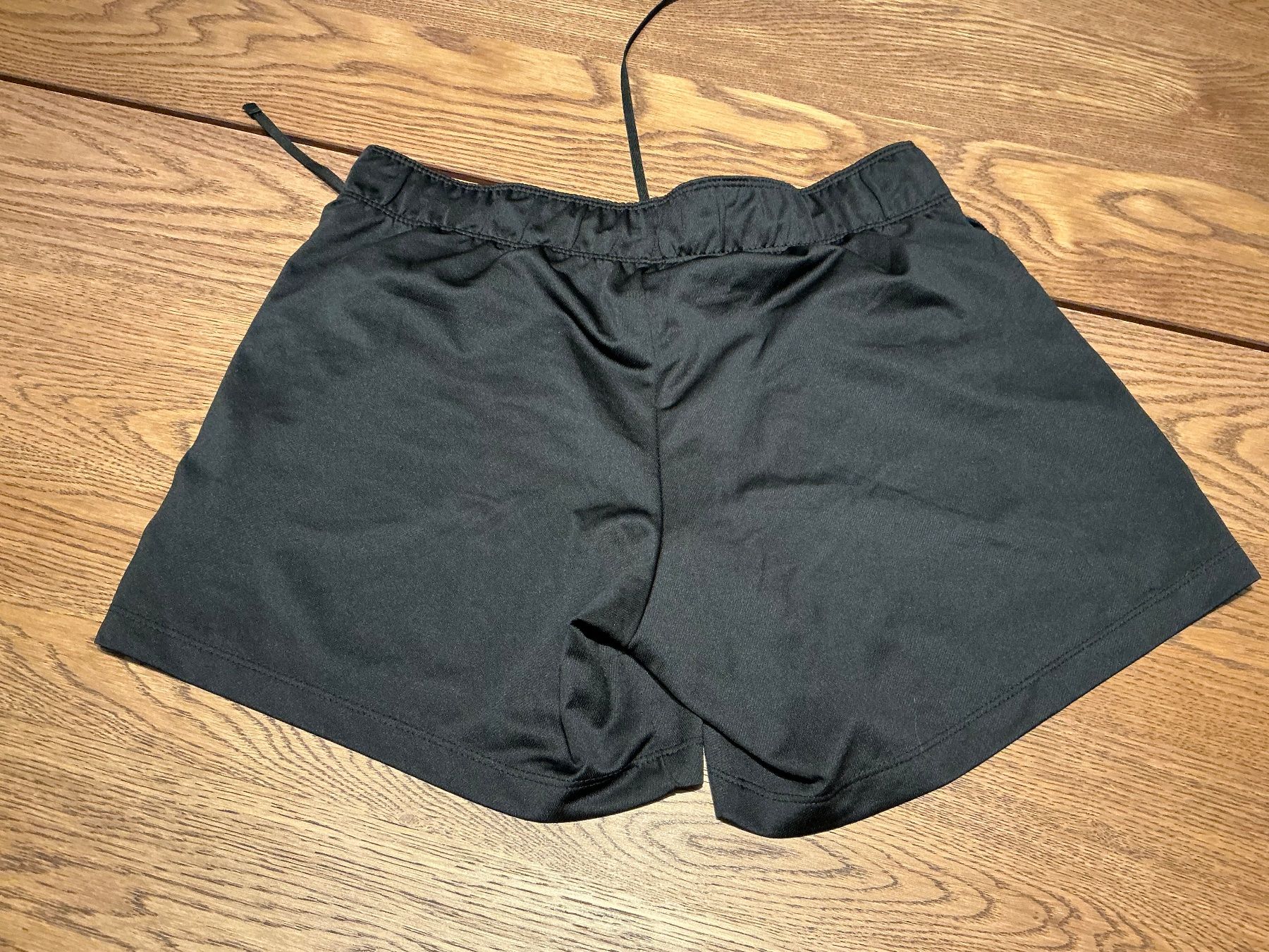 Nike Pantaloni: Nike Shorts Grösse S – Usato da Würenlos venduto da Chicca2004
