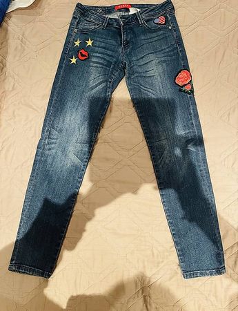 jeans con applicazioni
