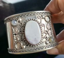 Armreif Silber mit Stein und Verzierungen 