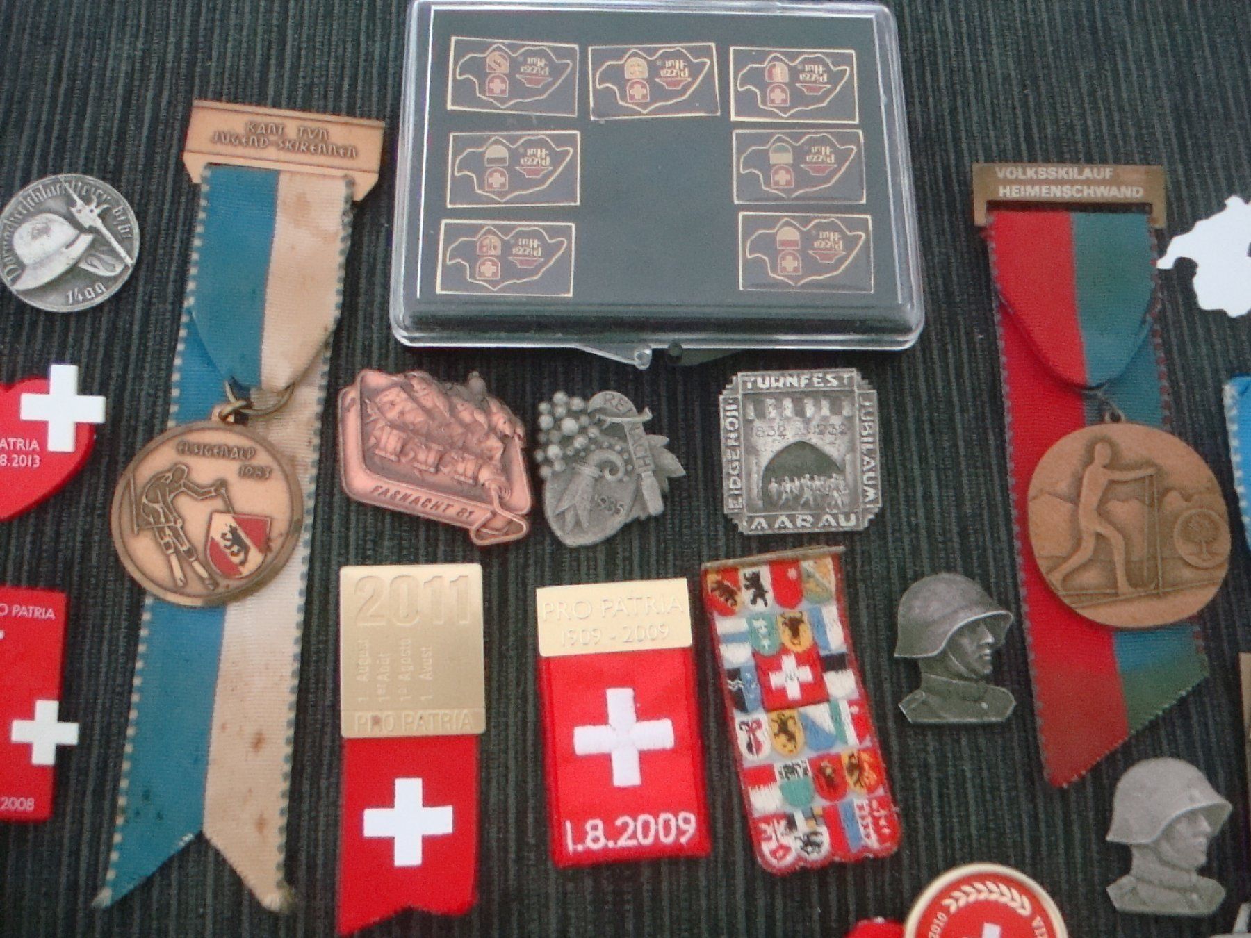 Medaglie: Konvolut - Abzeichen / Medaillen / Pin / Diverses – Usato da Neuenegg venduto da flohcante 3