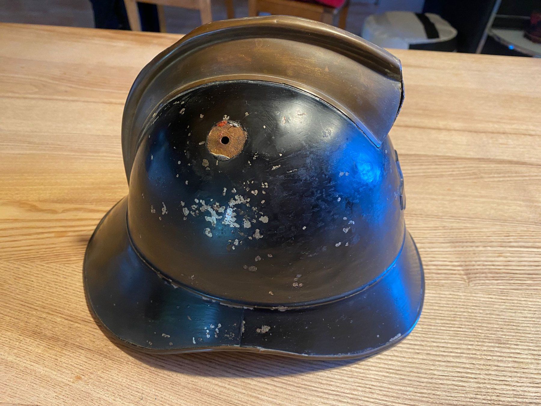 Pompieri: Antiker Metall-Feuerwehrhelm – Usato da Röschenz venduto da Tashroal 1
