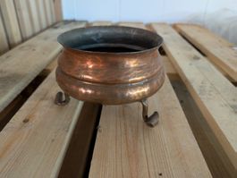 Alter Kupferkessel auf Füssen – Vintage / Dekoration