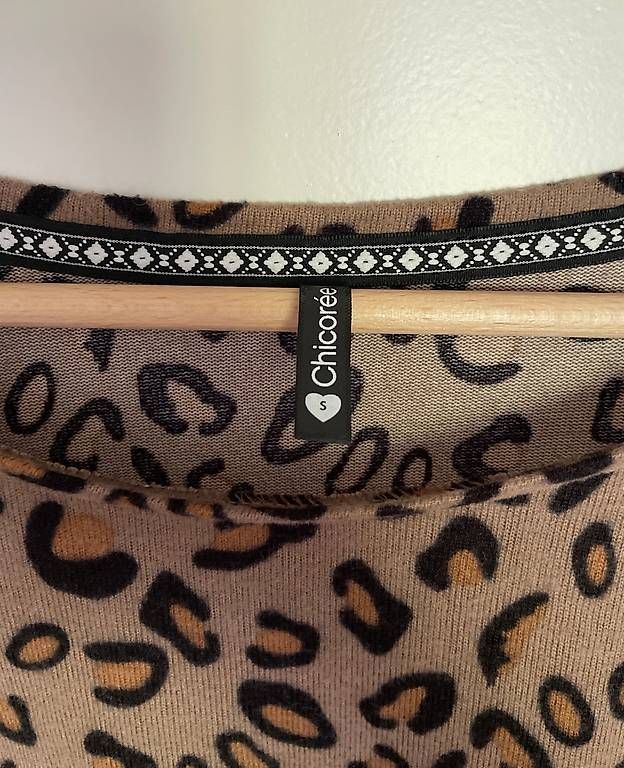 Maglioni & Felpe: Pulli mit Leopardenmuster, 3/4-Ärmel, Gr. S – Usato da Jona venduto da Tr3s 1