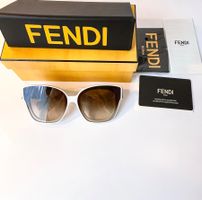 Occhiali da sole Fendi mai indossati.