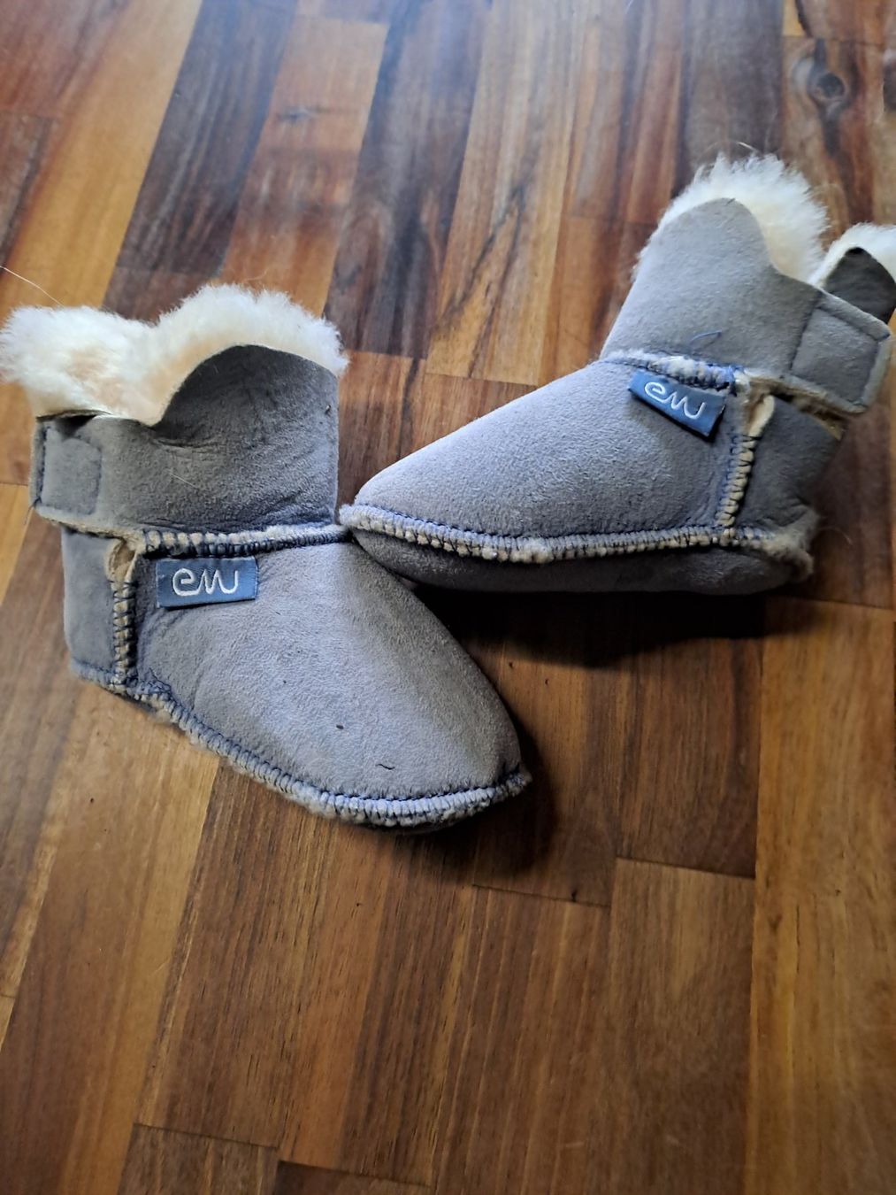 Scarpe per ragazzi: Emu Lammfellschuhe Baby – Usato da Emdthal venduto da kasira