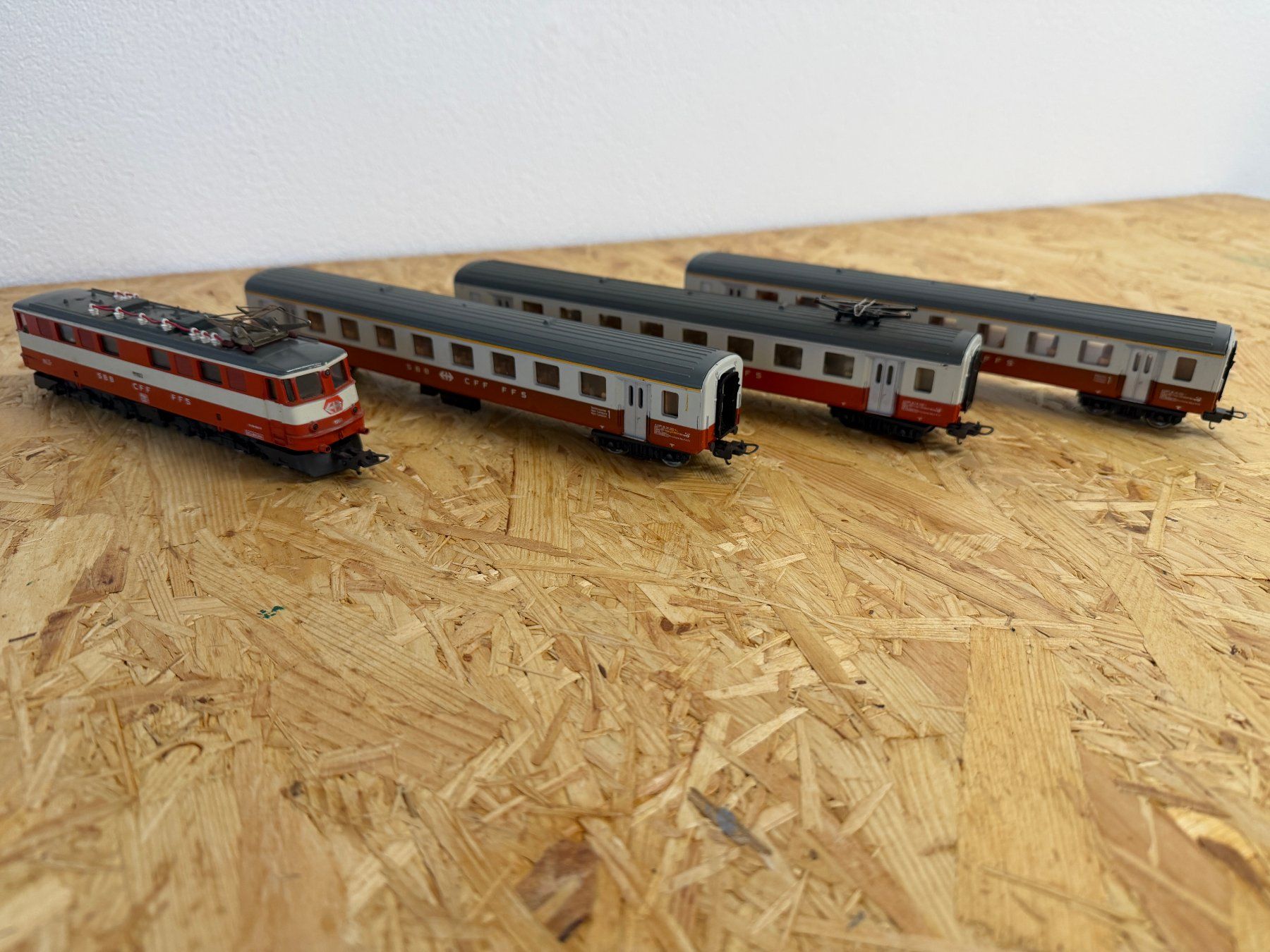 Lima Modellini di ferrovie: Lima-Swiss-Express 4-teilig – Usato da Reinach AG venduto da dav_77l2 4