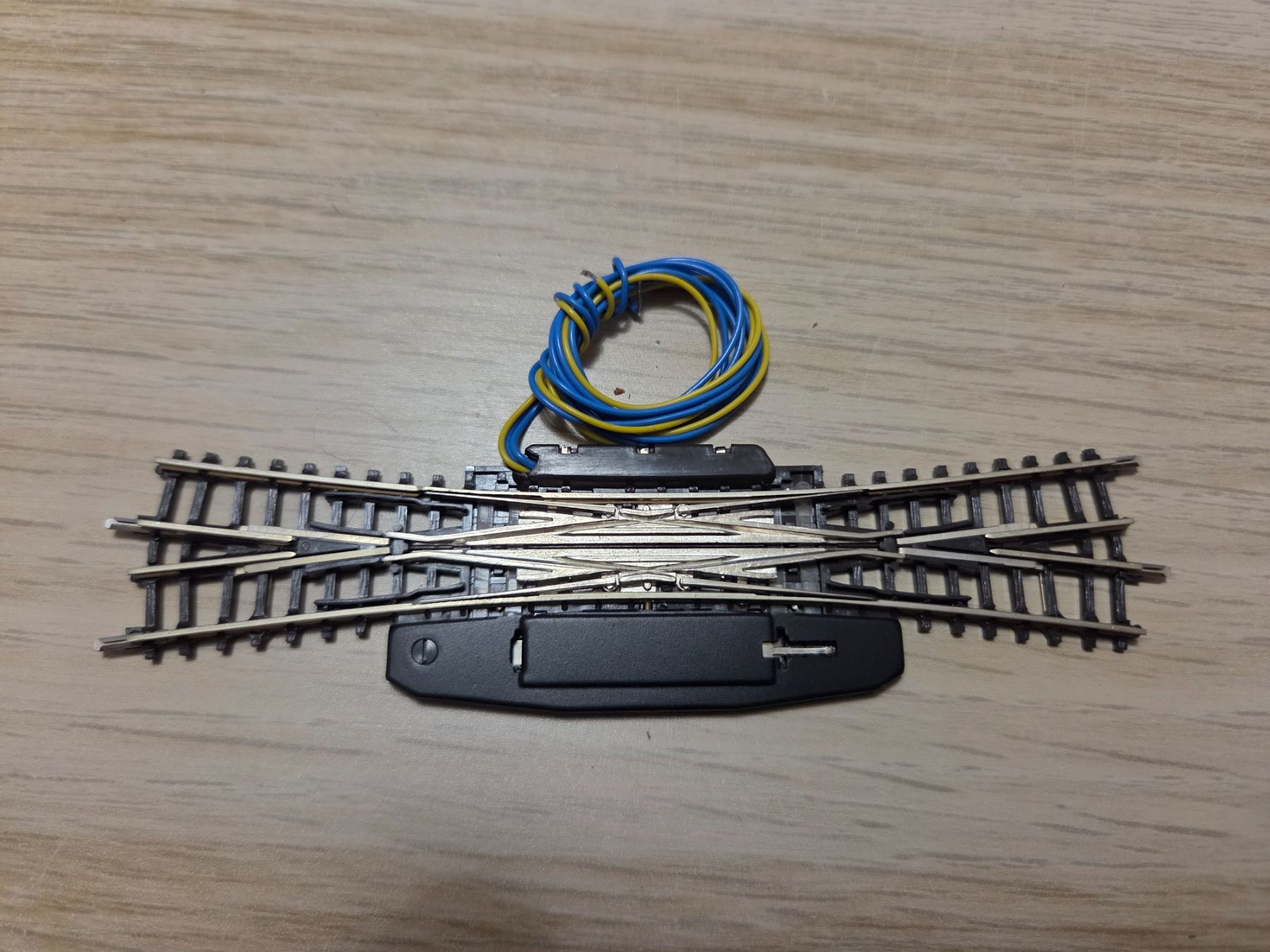 Märklin Modellini di ferrovie: Märklin 8560 Kreuzungsweiche Z – Usato da St-Aubin-Sauges venduto da Lo_Go