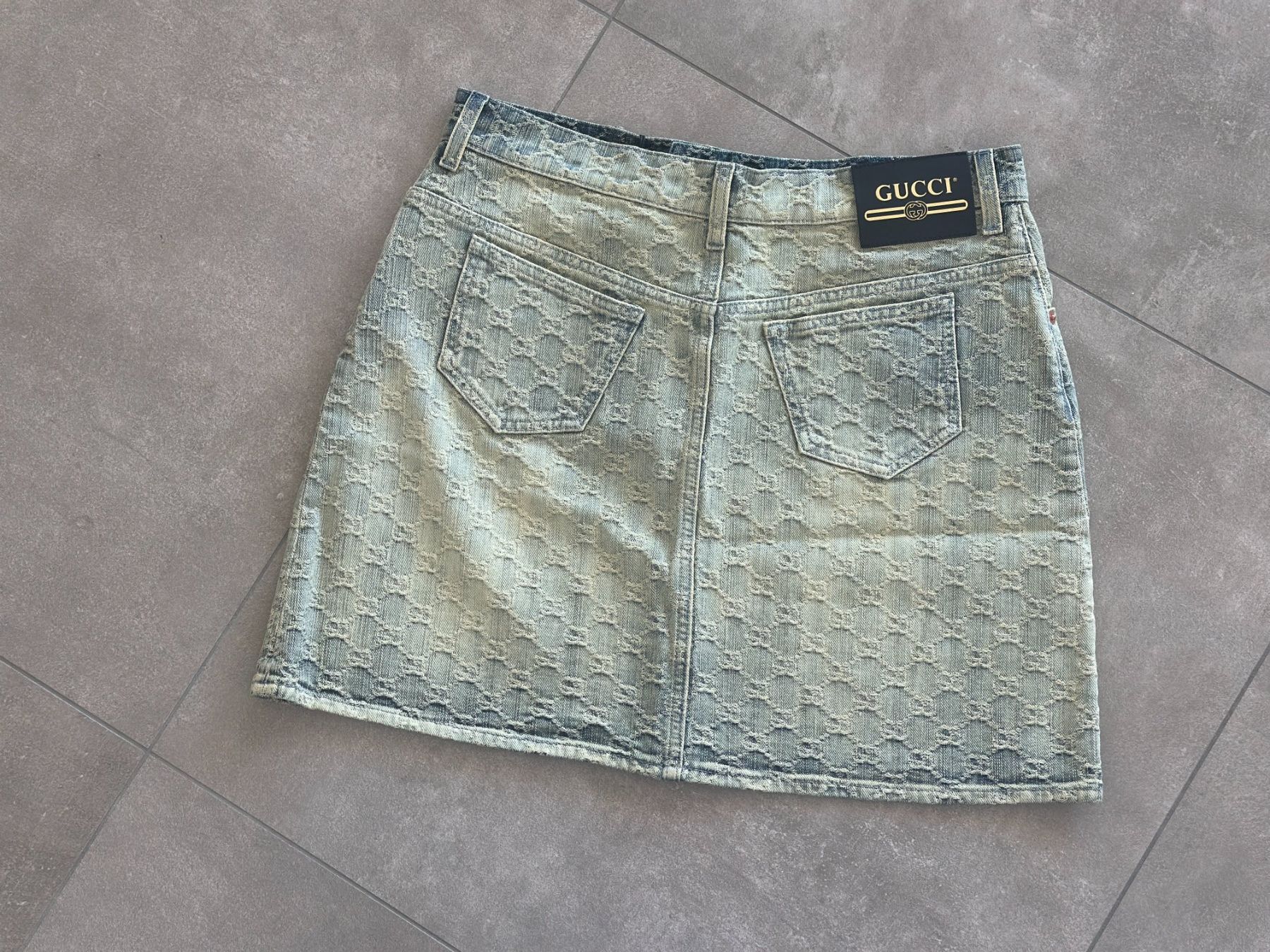 Gucci Röcke: New denim skirt Gucci – Neu und originalverpackt aus Lugano von juledo 1