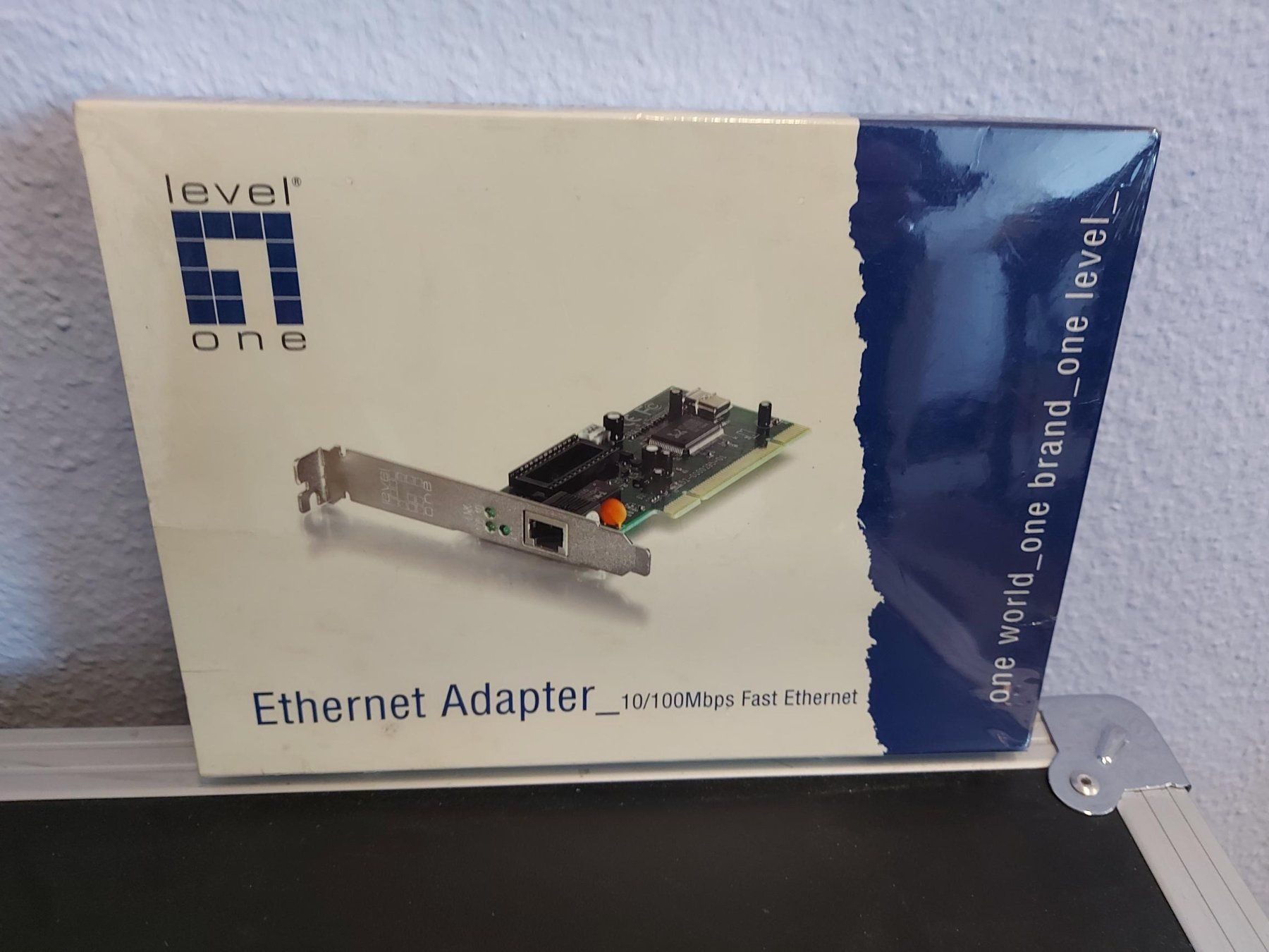 Lecteurs & Adaptateurs: Levelone Ethernet Adapter 10/100Mbps Fast Ethernet – Neuf avec emballage d'origine à Oberengstringen par Contrena