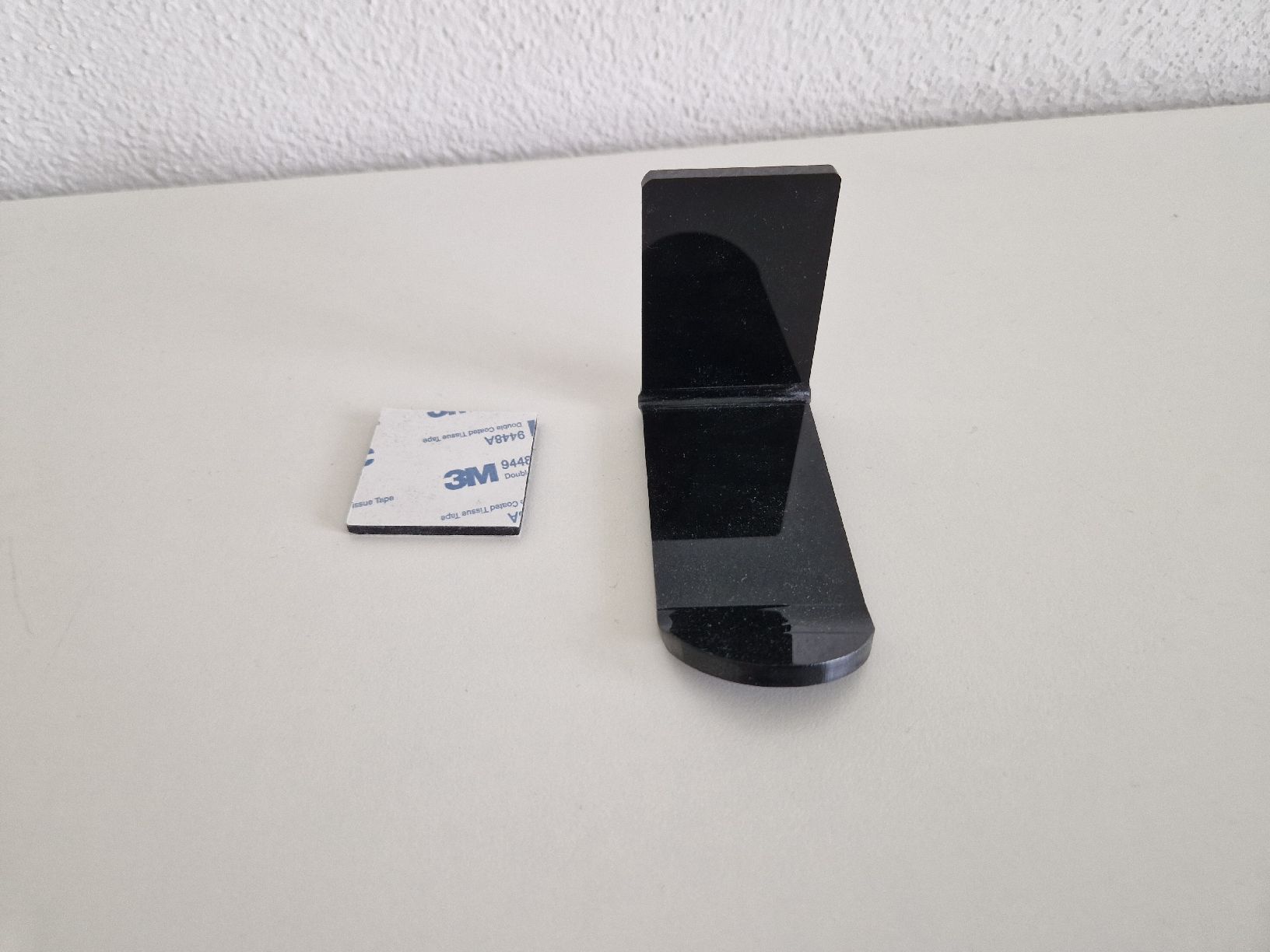 Supporti a parete: Schwarzer, selbstklebender Kabelhalter / Headset-Halter - To – Usato da Buchs SG venduto da mr9470