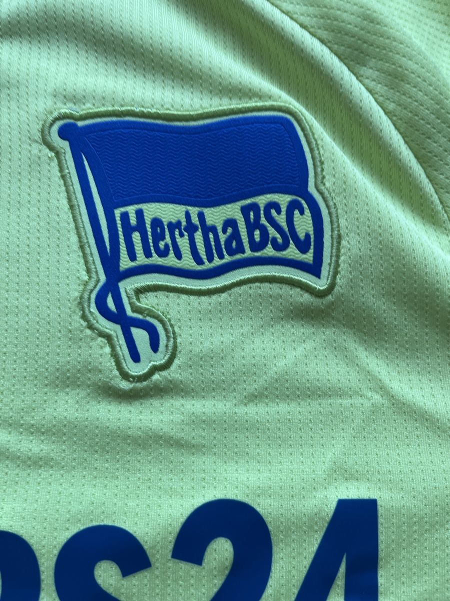 Maillots de corps & Pantalons: Maillot herta Berlin  – Neuf avec emballage d'origine à Chambésy par Louwall_football 1