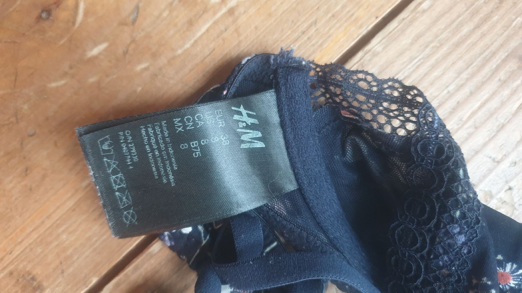 Altra biancheria intima: Bralette aus Spitze und Blumenmuster – Usato da Gränichen venduto da mic_x2zf 2