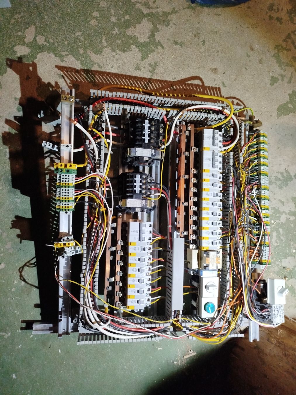 Alimentazione elettrica: altes Strom Tableau  – Usato da Leutwil venduto da Tisul