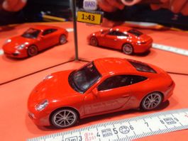 Porsche 911 Carrera S  1/43 (mit Box) Wellys  (BAN)
