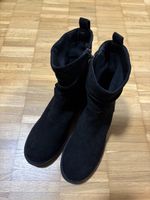 Eleganti stivaletti neri scamosciati