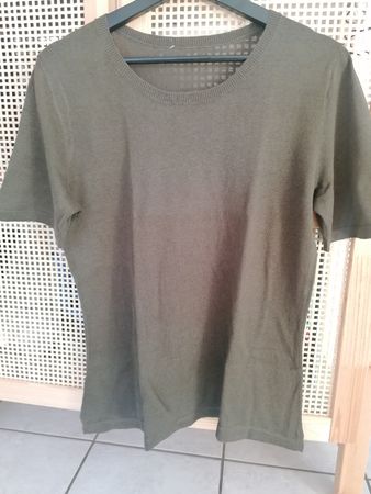Olivgrüner Kurzarmpullover
