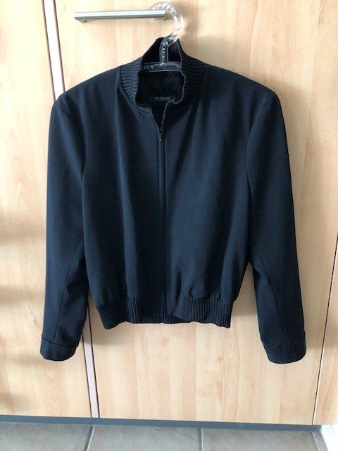 Globus Giacche: Blouson noir Globus Essentials petit 40, parfait état – Usato da Aigle venduto da Tchamille