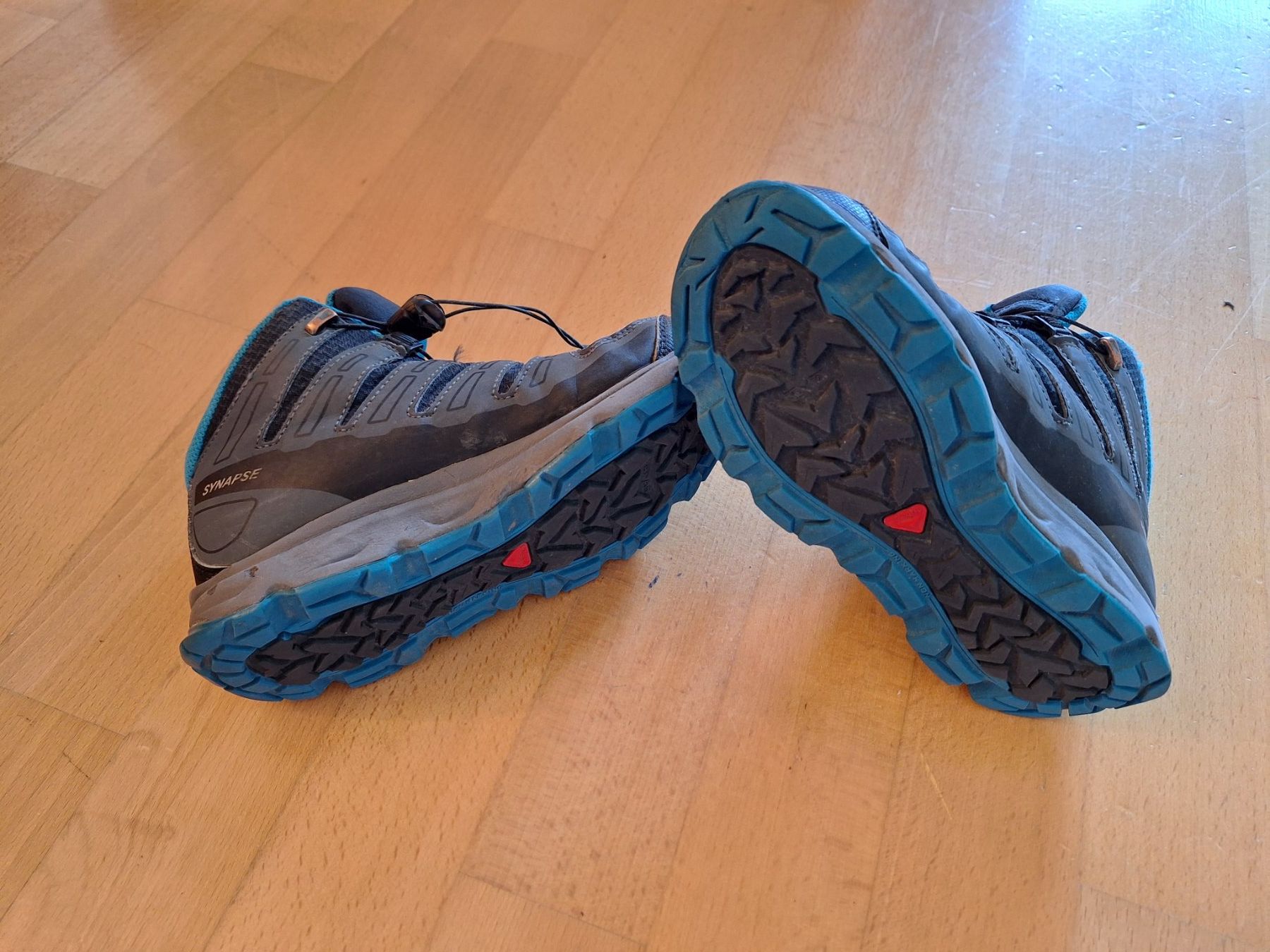 Salomon Chaussures hommes: Wanderschuhe von Salomon waterproof Gr. 32 – D'occasion à Oberrieden par man_tky9 5