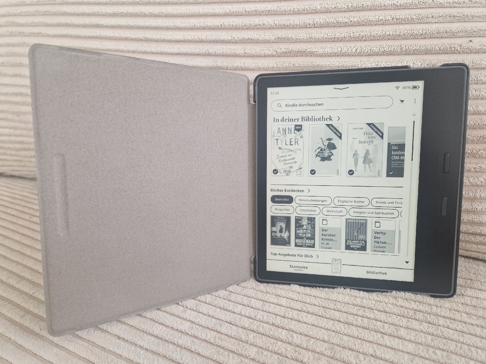 Amazon Tablet PC: Amazon Kindle Oasis 7" E-Reader inkl. Schutzhülle – Nuovo (secondo la descrizione) da Horgen venduto da olivi_1988