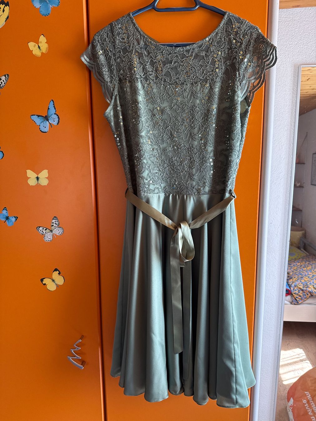 Kleider: Elegantes Abendkleid mit Spitze Gr. 40 – Gebraucht aus Dettighofen (Lengwil) von Dolol