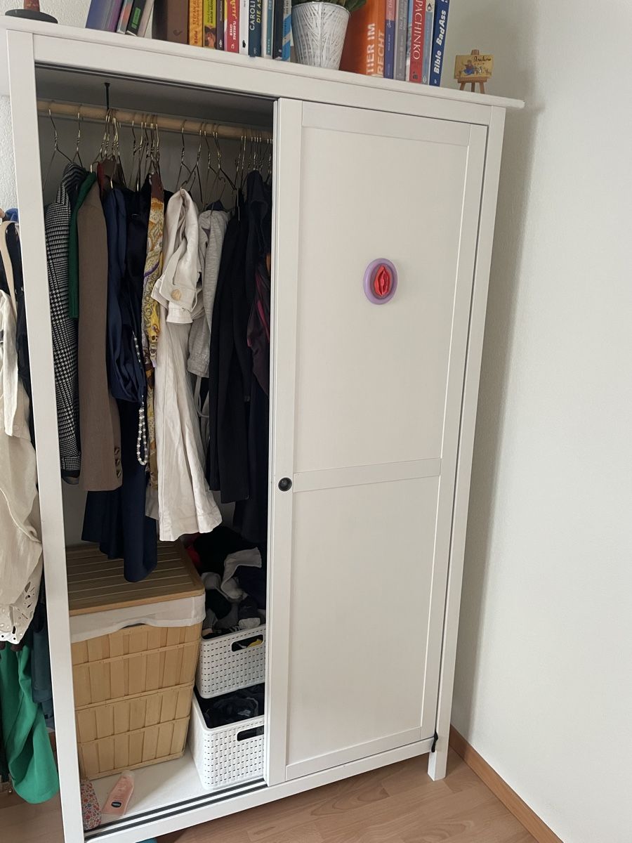 Armadi: Hübscher Kleiderschrank – Usato da Liebefeld venduto da ana_d6d7 2