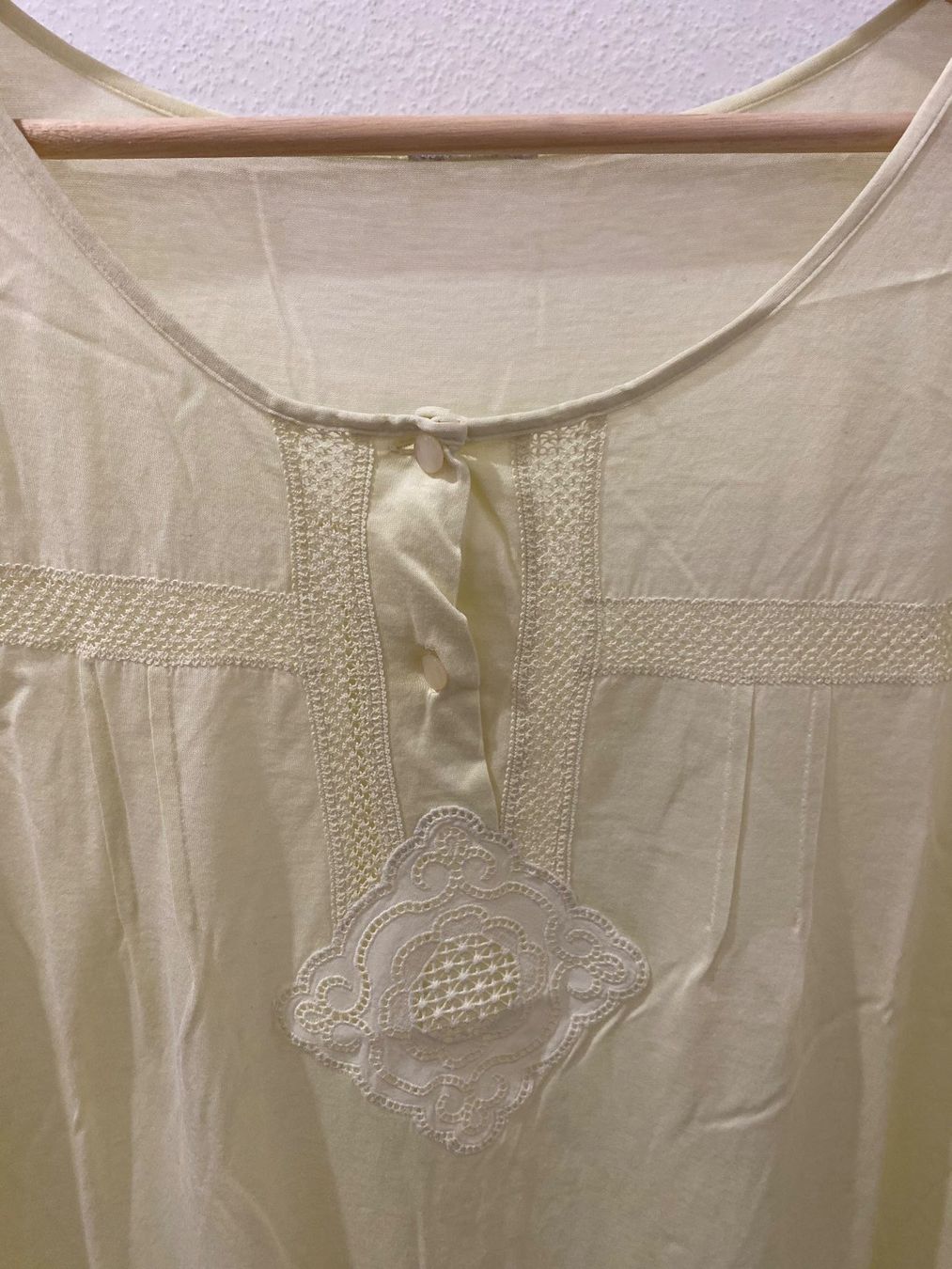 Negligees & Pyjamas: Nachthemd aus Baumwolle gelb Gr. 44 – Gebraucht aus Pratteln von a23_j2gs 4