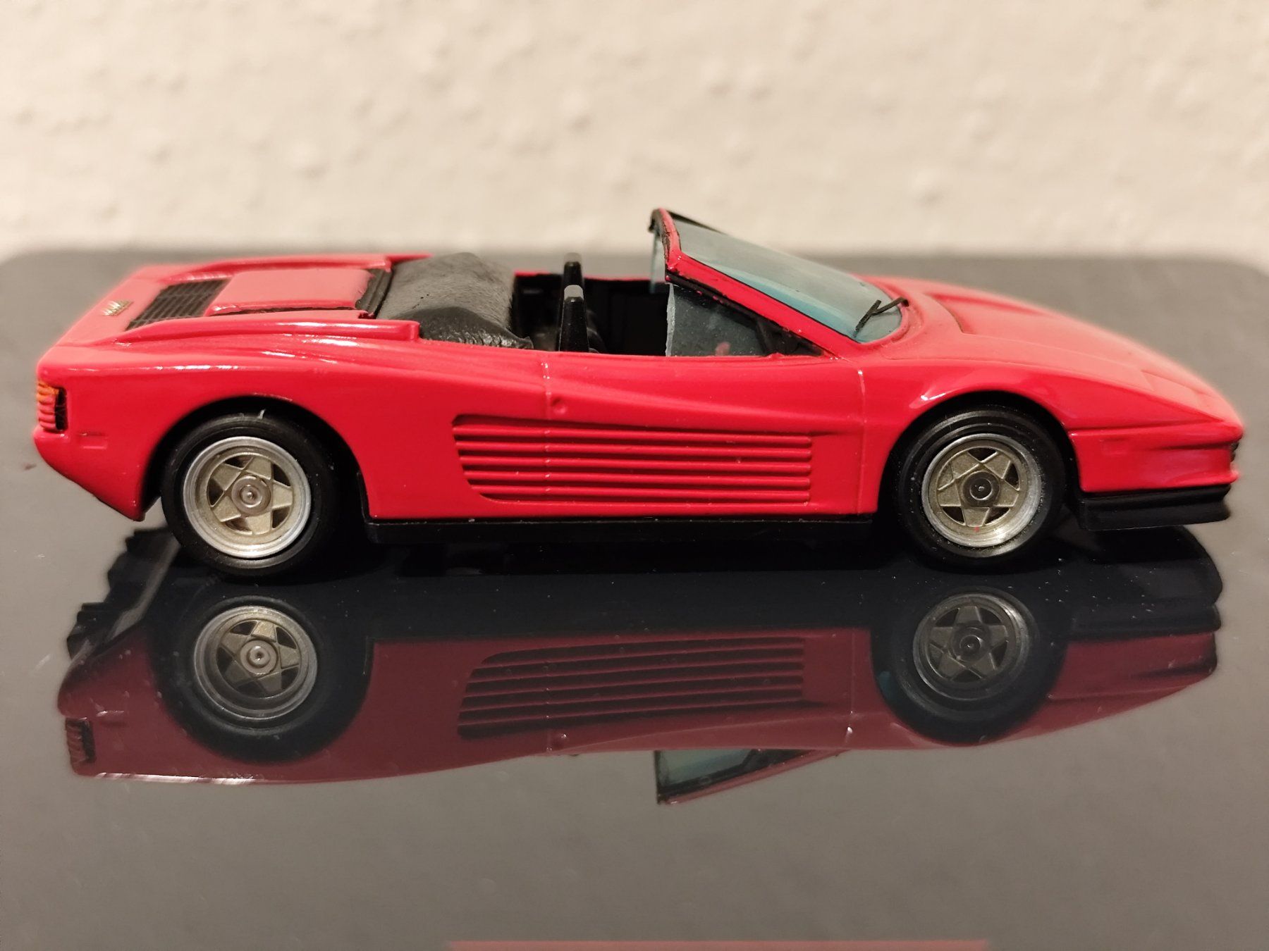 Bburago Modellautos: Ferrari / Testarossa Cabriolet / Rot / 1985 / Bburago / OVP – Neu und originalverpackt aus Thayngen von schnaepplisuecher 1
