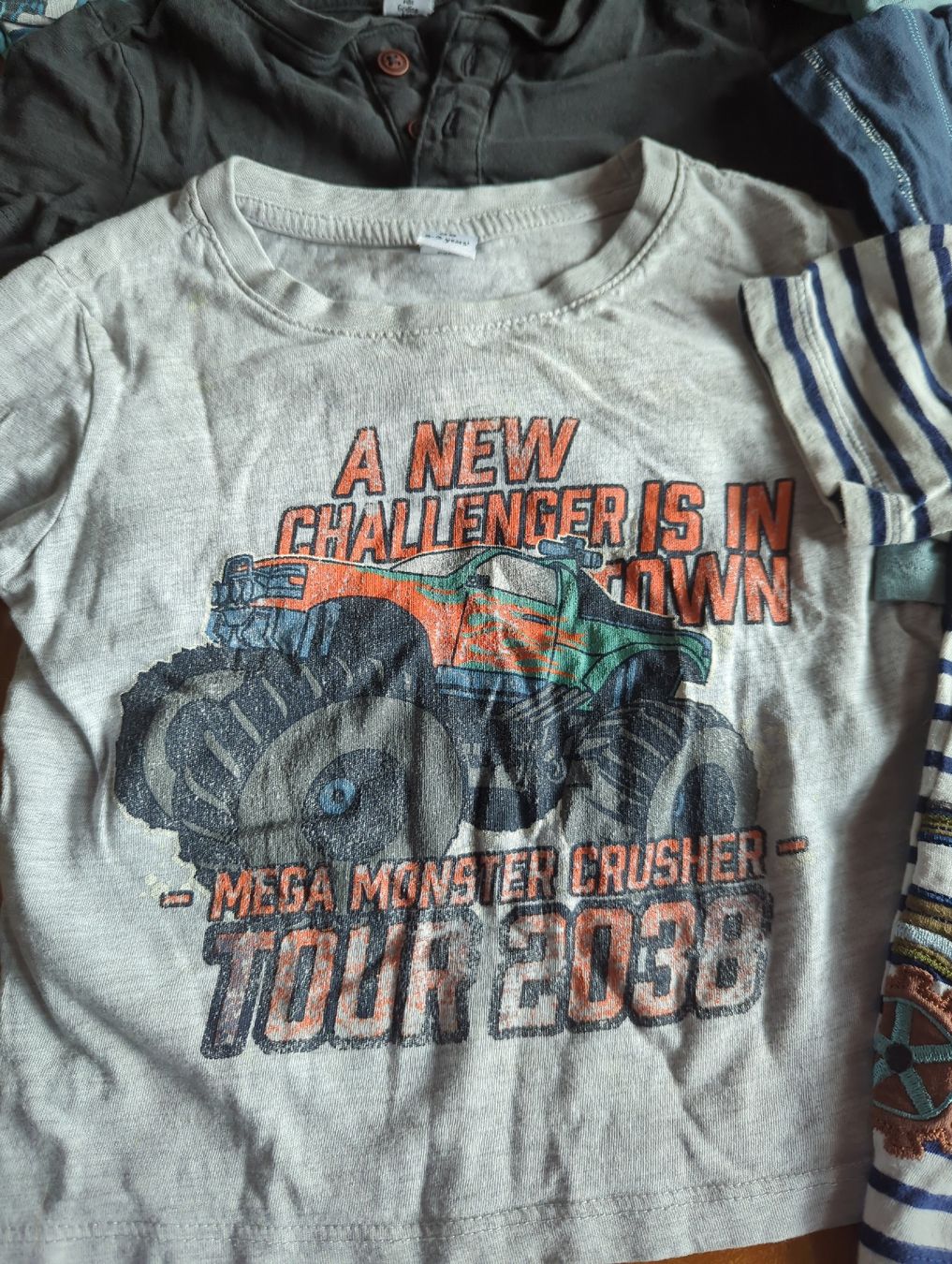 Camicie, T-shirt & Polo: Kinder T-shirt Gr. 98 – Usato da Eglisau venduto da raf_hn2x 1