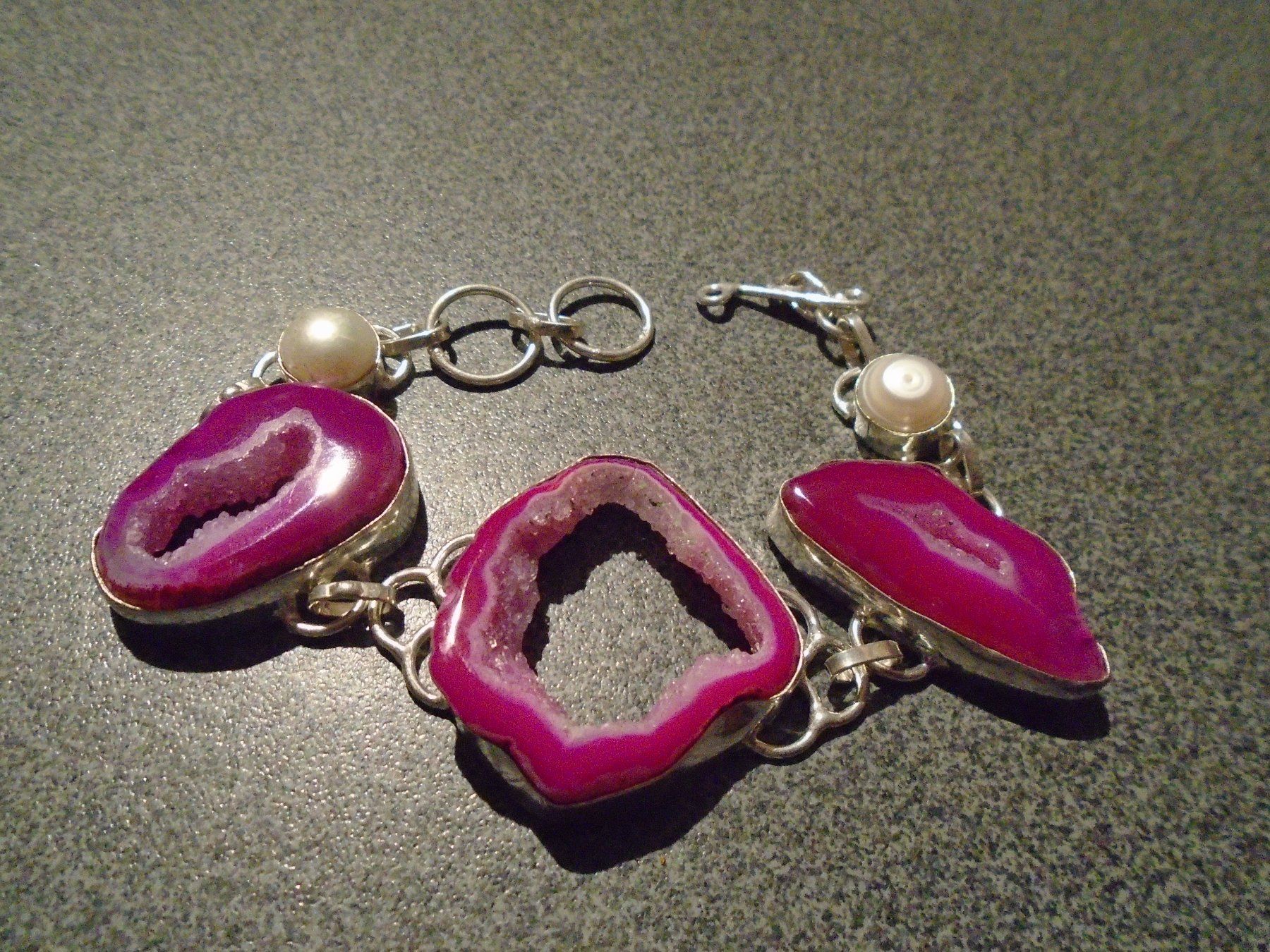 Armbänder & -reifen: Armband silberfarbig, Steine pink mit Loch – Neu und originalverpackt aus Zürich von abraxas1291