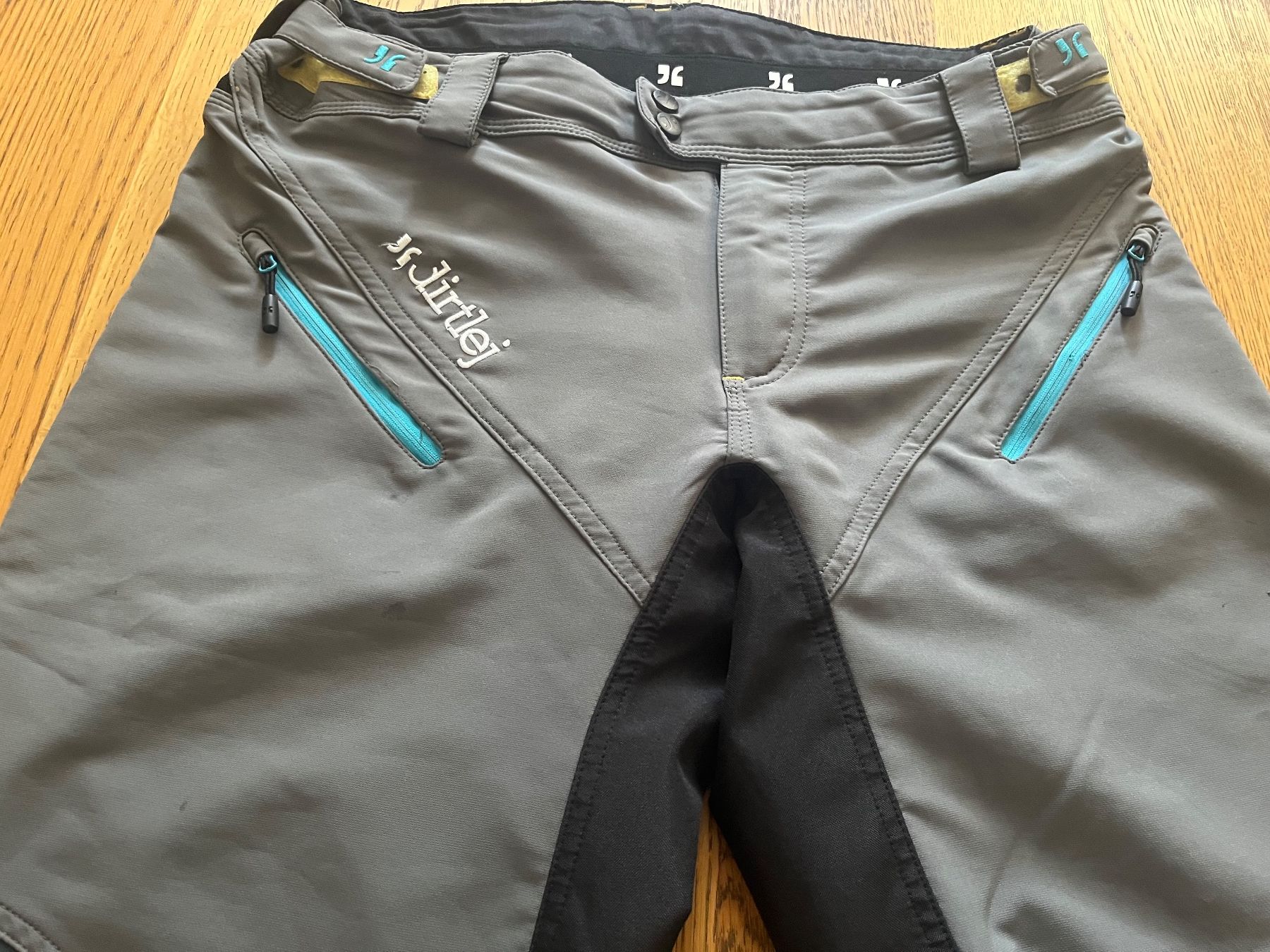 Hosen: Dirtlej half & half Shorts – Gebraucht aus Jaberg von tequila73 1