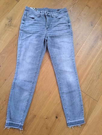 Tolle Jeanshose in grau der Marke Opus