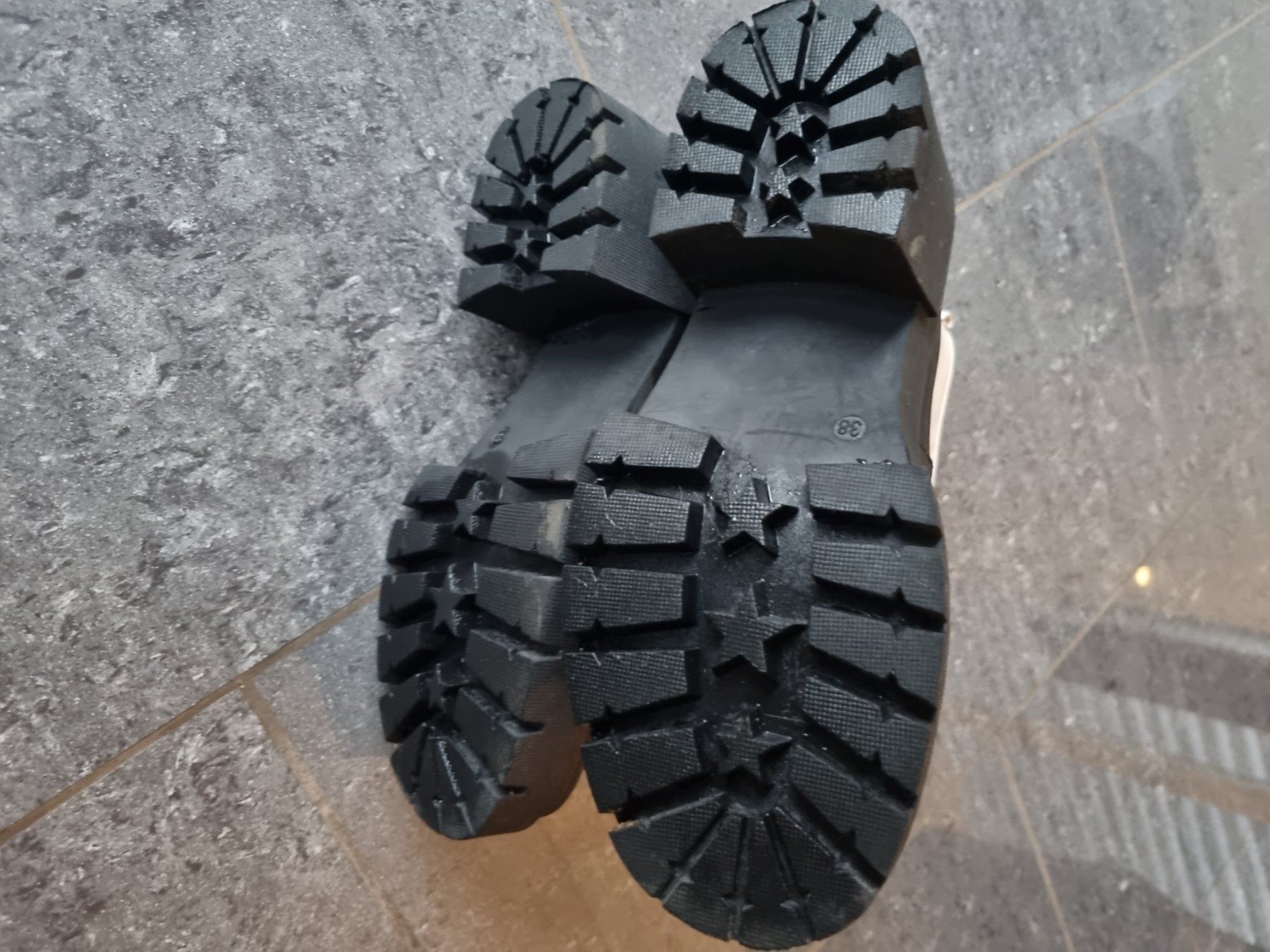 Dosenbach Scarpe da donna: Stiefeletten gr. 38 Catwalk – Usato da Würenlos venduto da Nigginiggi 3