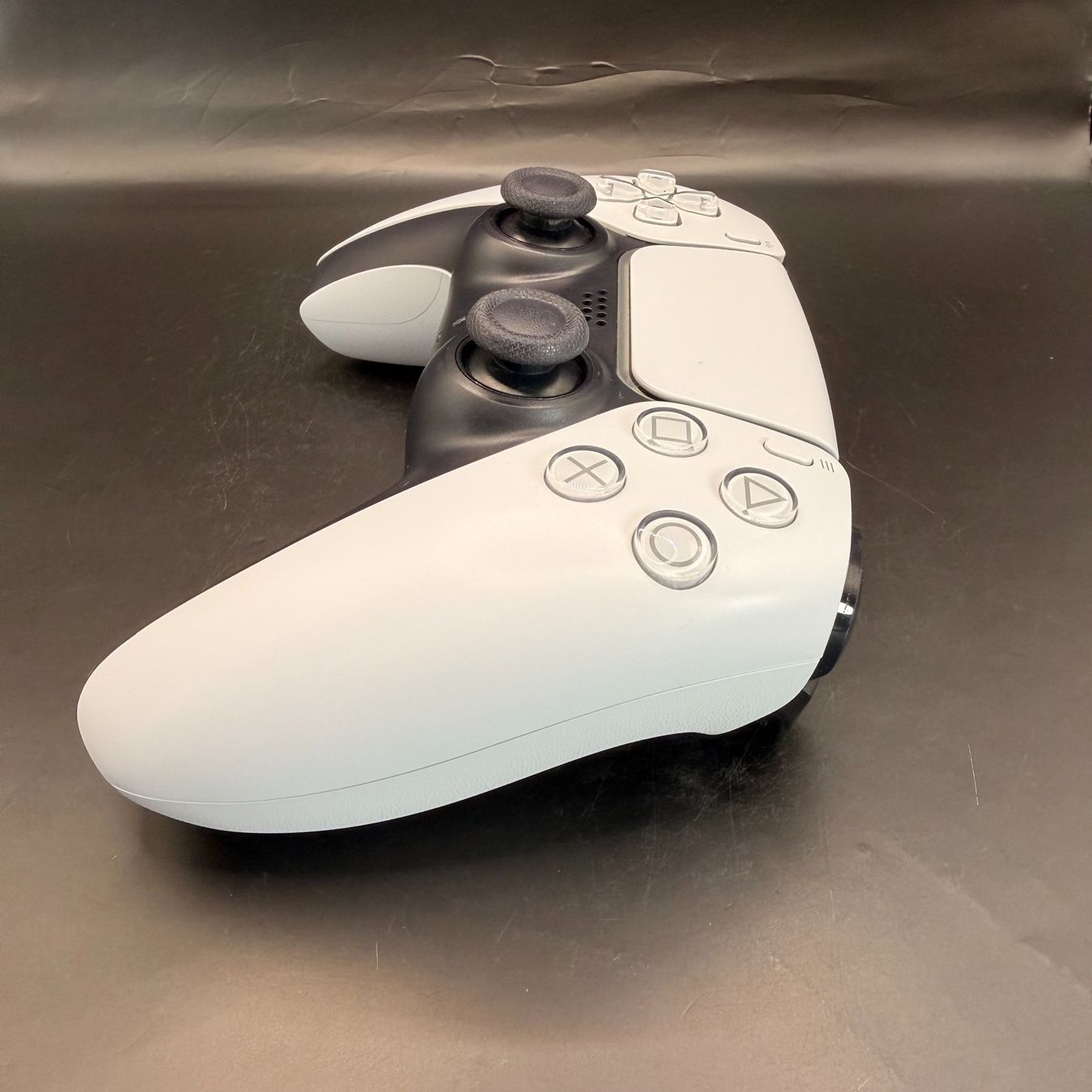 Sony Controller: PlayStation 5 DualSense Controller Weiss/Schwarz – Usato da Düdingen venduto da Nerdworld 5