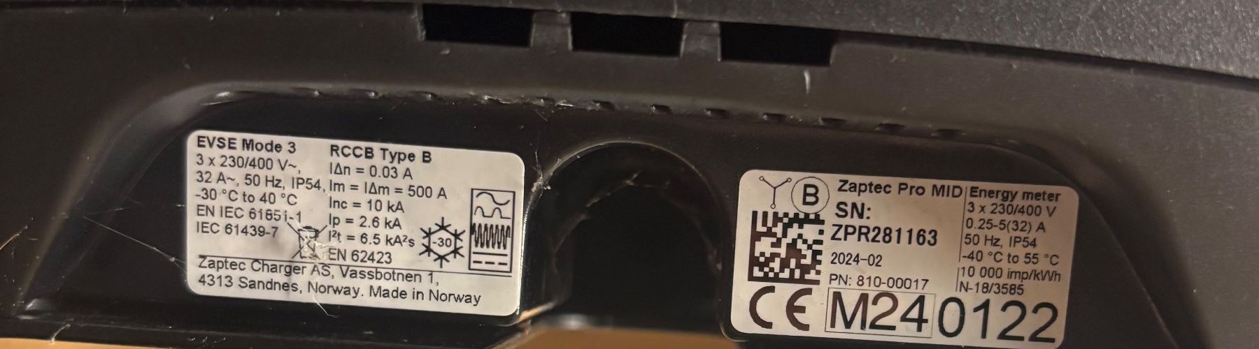 Chargeurs de batterie: Zaptec Pro Ladestation inkl Rückplatte – D'occasion à Hünenberg par val_zs9z 1
