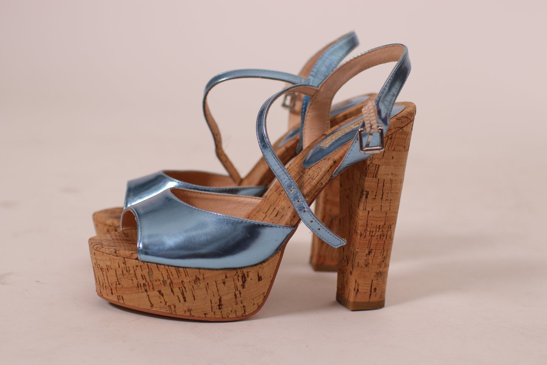 Buffalo Scarpe da donna: Buffalo Blue Leahter and Cork Platform Size 40 – Usato da Hombrechtikon venduto da BAZ-Vintage 1