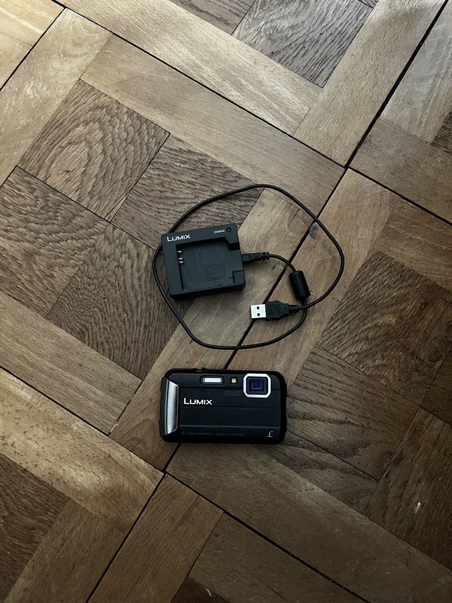 Panasonic Fotocamera: Digitalkamera Panasonic Lumix DMC-SZ7 mit Ladegerät – Usato da Zürich venduto da Hannespaul