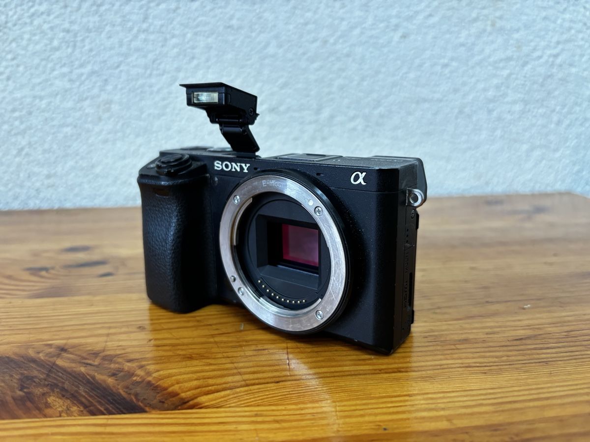 Sony Fotocamera: Sony a6300  – Difettoso da Zürich venduto da maylangthangnho