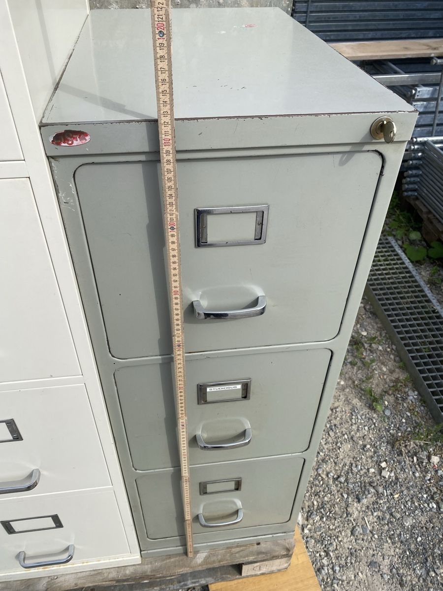 Lista Armoires: Lista Schrank Metall  – D'occasion à Effretikon par Metiiiii