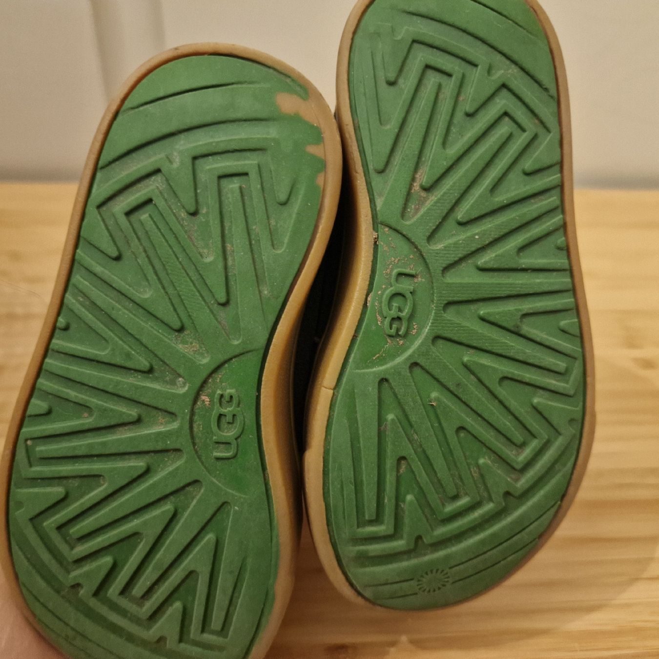 Schuhe für Jungen: Kinder Schuhe UGG schwarz – Gebraucht aus Muri AG von MrsRami 3